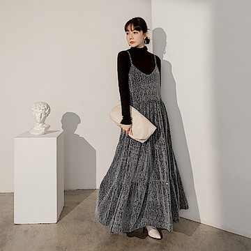 閃亮銀線層次剪裁細肩帶長洋裝-OB大尺碼