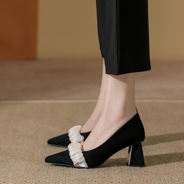 單鞋女2025年春季新款法式復古仙女風氣質中粗跟尖頭小香風高跟鞋
