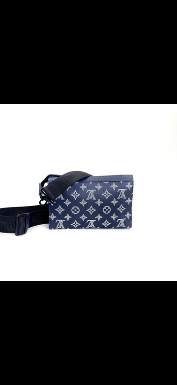 LV Shadow Gaston Wearable Wallet 肩背包