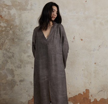 【炒色蠶絲】新中式復古 寬鬆V領連衣裙