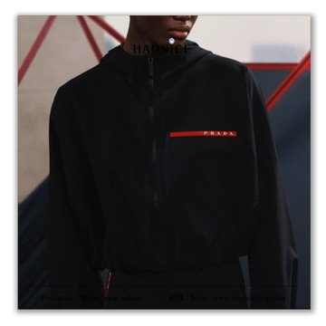 【HAO NICE】100%正品 PRADA 義大利精品經典標誌寬鬆短版拉鍊夾克 休閒外套