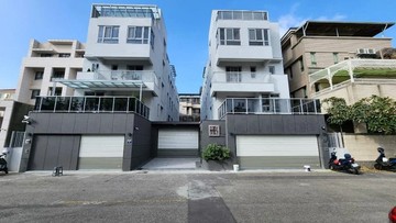 十期輕屋齡雙車別墅/葳格貴族學區｜台中市北屯區軍南一街