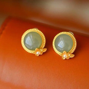 【墜享】S925純銀天然和田玉碧玉耳釘個性復古梅花氣質女士款耳飾