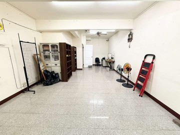 澄和市場旁｜陽明學區｜黃線捷運｜8米街有騎樓金店面｜高雄市三民區澄平街
