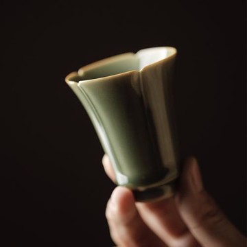 束刻新品越窯龍泉梅子青瓷悅心花口聚香杯聞香杯功夫茶杯品茗杯