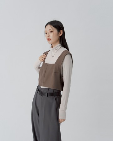 方領寬肩帶設計短版背心-咖啡 S/M