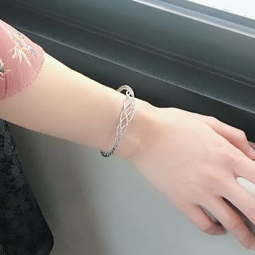 Quenby 極簡編織花漾手環/配件-銀色