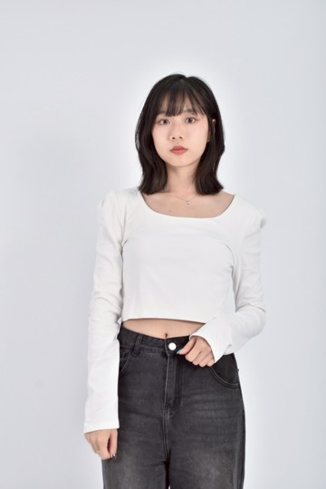 (S) 質感修身短版圓領白色長袖上衣