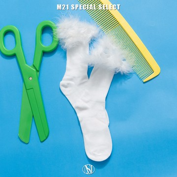 MISS 21 可愛蓬鬆毛絨襪口造型純色中筒襪－白