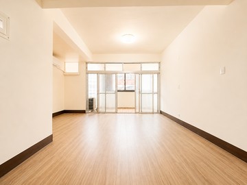我是承辦-【四平路超大實坪附雙大陽台巨無霸4房】｜台中市北屯區四平路