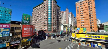 西屯核心五叉路口4樓半透天黃金店面店住合一首選｜台中市西屯區西屯路二段