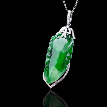 玻璃種飄綠花翡翠福瓜項鍊 18K金鑽石 | 天然緬甸翡翠A貨 | 送禮