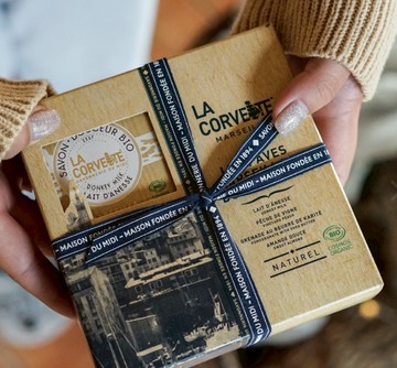 LA CORVETTE |有機香氛皂禮盒4x100g: 滋養驢奶 + 田野蜜桃 + 紅石榴＆乳油果木油 + 甜杏