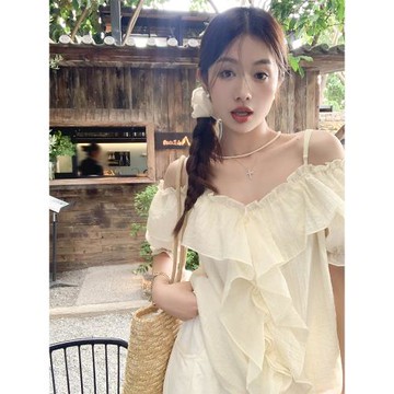 曾小咸 心動旋律 甜美純欲風一字肩吊帶夏季荷葉邊露肩顯瘦雪紡衫