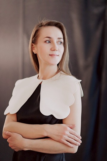 純絲可拆式領飾 - 讓您的畢業禮服更顯風格