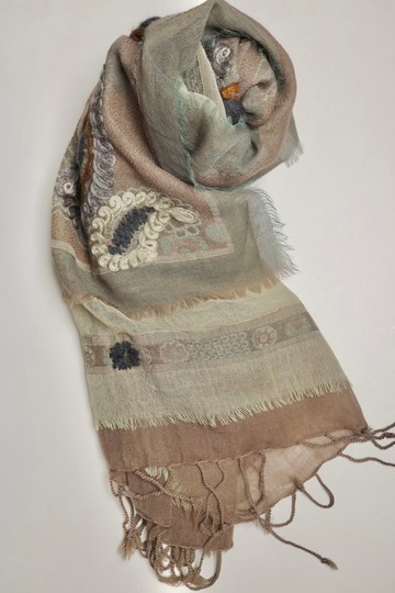 【聖誕禮物】喀什米爾水煮羊毛手工刺繡圍巾披肩奶茶色粉綠三層