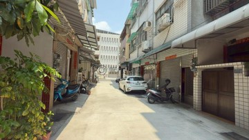 英明商圈福康國小活巷透天(可改車庫)｜高雄市苓雅區福德三路