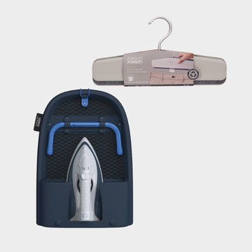 【時髦生活提案 摩登衣事組】Joseph Joseph 折疊桌上型燙衣板(加厚版) - 深藍+褲裙夾式衣架(2入)