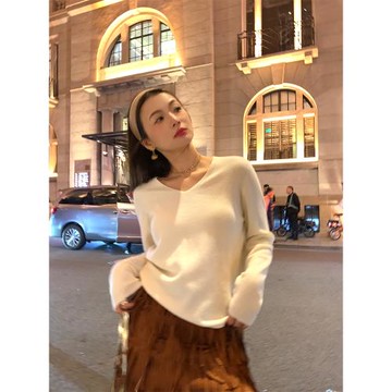 落落狷介 早秋小個子穿搭打底針織衫女2025新款套頭V領上衣綿羊毛