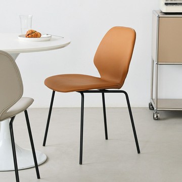 【含稅/免運】 北歐設計師咖啡椅子現代簡約靠背化妝凳中古輕奢鐵藝酒店軟包餐椅