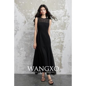 WANGXO｜輕薄透氣喬其雪紡｜立體暗紋肌理｜圓領無袖收腰連衣裙
