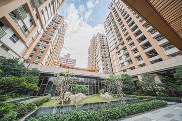 三多一心雙生活圈微笑時代二房平車｜高雄市前鎮區廣西路