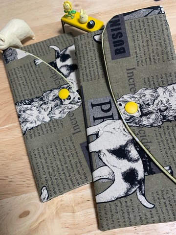 文青風優質萬用存摺袋 霸氣狗仔 大地黃 蛇年 禮物 收納 濕紙巾