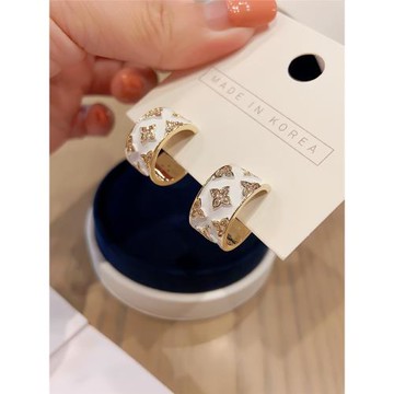 法式小香風耳環女獨特C形鋯石高級感四葉花2025新款爆款銀針耳釘