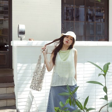 QUEENSHOP_ S 女裝 V領鏤空洞洞針織背心 三色售 現+預 【01013447】