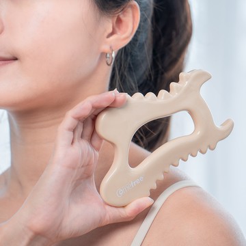 【Comefree】全方位陶瓷體雕板/刮痧按摩(奶茶色)