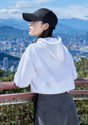 厚磅柔柔短版帽T