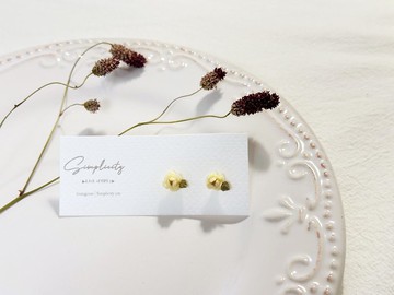 Simplicity | 黏土 毛莨花耳環