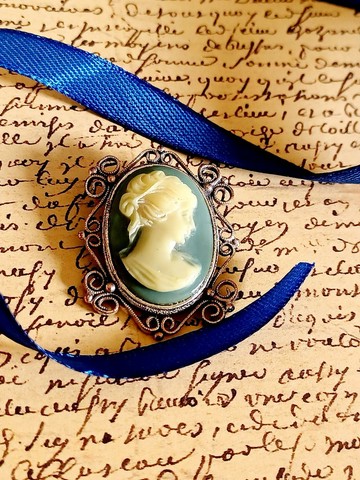 vintage jewelry  CAMEO 塑質浮雕仕女 胸針 別針