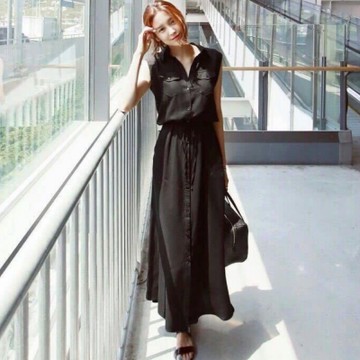 La Belleza雙口袋腰抽繩襯衫式排釦背心長洋裝