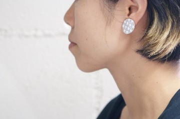 圓點耳针白色 x銀
