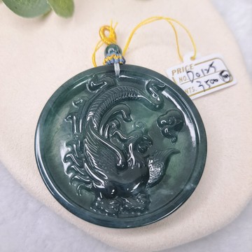 逸品軒~天然翡翠A貨-D0125-瓜料冰糯龍鳳牌墜子 直徑55.2mm厚5.6mm 寓意象徵「琴瑟和鳴」與「永結同心」。