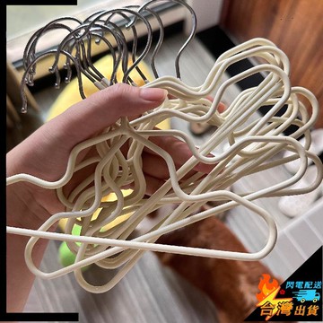 【台灣出貨】寵物衣架 狗狗小衣架 小貓咪迷你掛衣架 寵物衣撐 貓咪掛式衣架 防滑乾溼兩用可愛衣架