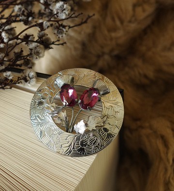 古董蘇格蘭薊花銀色雕花紫色萊茵石圓形別針 MIZPAH B833