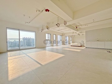 宸｜文化中心旁｜五福明星學區｜次頂樓超優大四房平車｜高雄市苓雅區光華一路