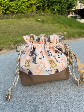 自家設計貓咪布拼仿皮索帶袋