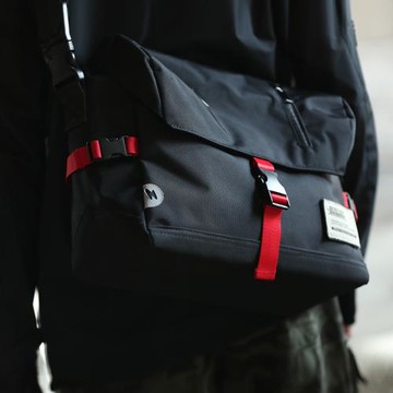 單肩斜挎包男潮牌學生書包帆布休閑ins單反相機包男士背包郵差包