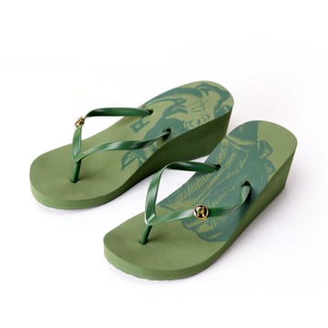 #熱賣新品#台灣現貨#  5cm楔型女鞋 洛克熊夏季動物系列時尚犀牛坡跟拖  墨綠色 防水台女鞋 台灣品牌人字拖