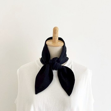 也可當頭巾使用的圍巾。多種使用方式。帶冰袋的頸枕，讓你保持涼爽。髮帶。日本製造的優質雙層紗布。黑涼爽圍巾。熱銷