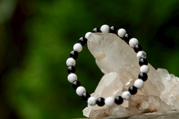 【手環系列】6mm白松石+烏金黑曜石手環 (歡迎客製)