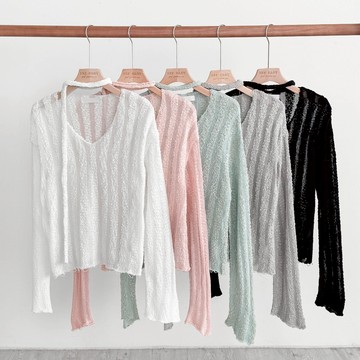 【Fee現貨5色新品】V領透膚直紋寬鬆針織短上衣🔥附繞脖綁帶 長袖上衣女 薄長袖上衣 透膚上衣 條紋 針織上衣 短版上衣