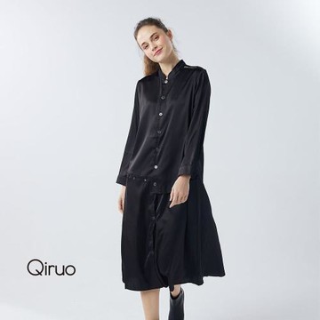 【Qiruo 奇若】秋冬專櫃黑色長袖洋裝0411F 復古軟鍛設計