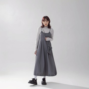 QUEENSHOP_F 女裝 附小包工裝抽繩細肩長洋裝 兩色售 現+預 【01087196】