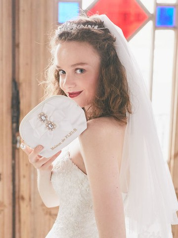 浪漫婚紗緹花系列緞帶寶石造型弧形手拿包(8A42FJJ0900) - Maison de FLEUR