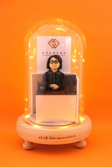 榮休記念小禮品,可客製名字.提供相片客製人物造型(辦公室造型)