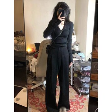 高級感黑色毛衣女V領修身甜辣上衣內搭秋冬ins別致顯瘦打底針織衫